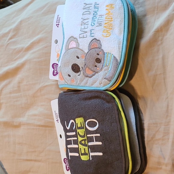 parents choice Other - NIP 2 Pkgs of 4 Different Baby Bibs Parents Choice